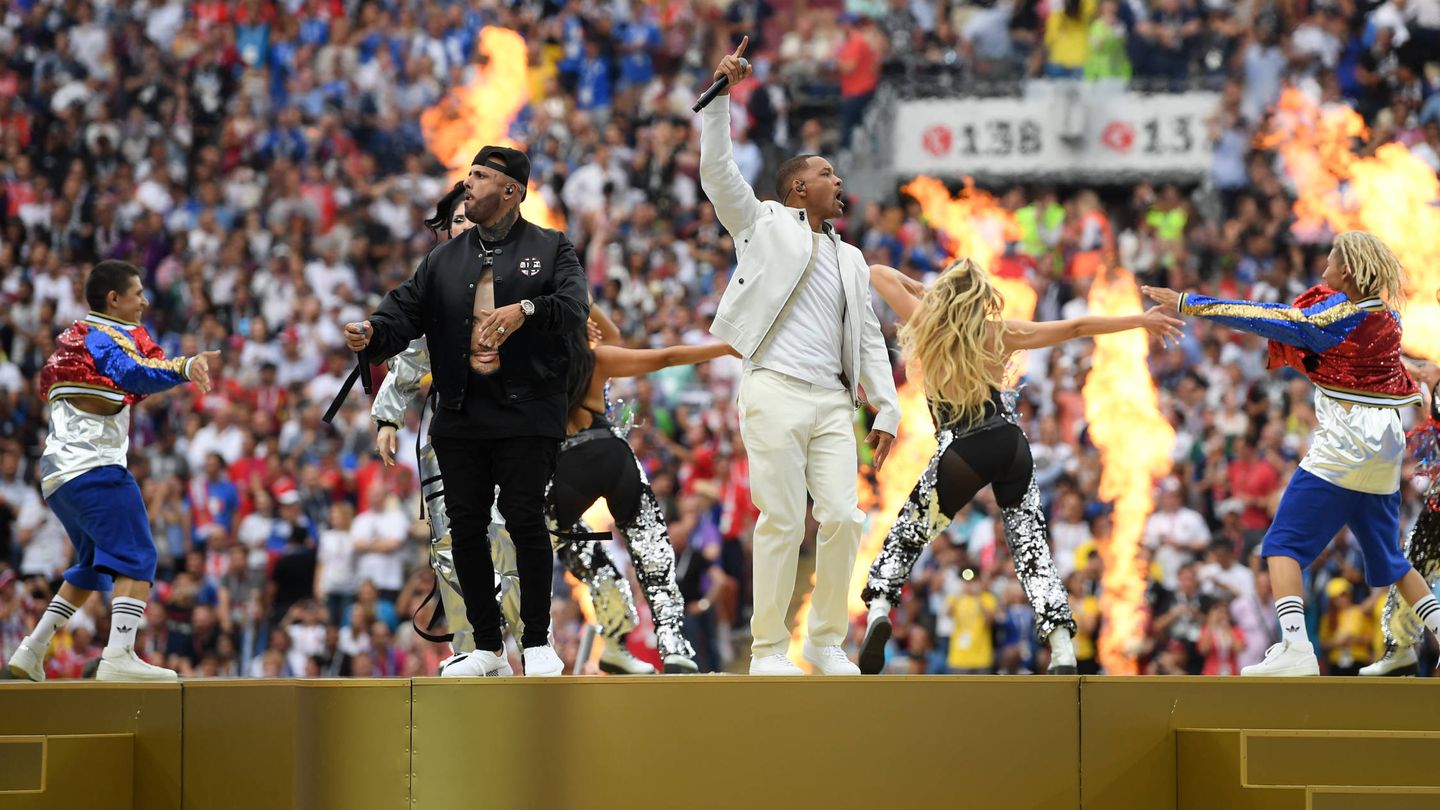 Actuación de Nicky Jam y Will Smith (Matthias Hangst/Getty Images).