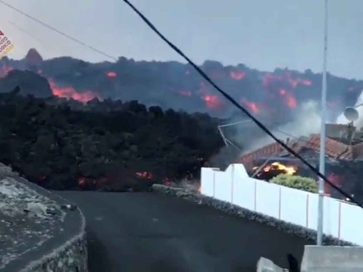 Foto: Imagen de la colada de lava. (Reuters)