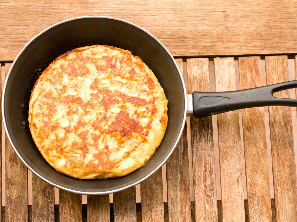 Foto: ¿Es bueno desayunar pincho de tortilla? Esto es lo que dice la ciencia. (iStock)