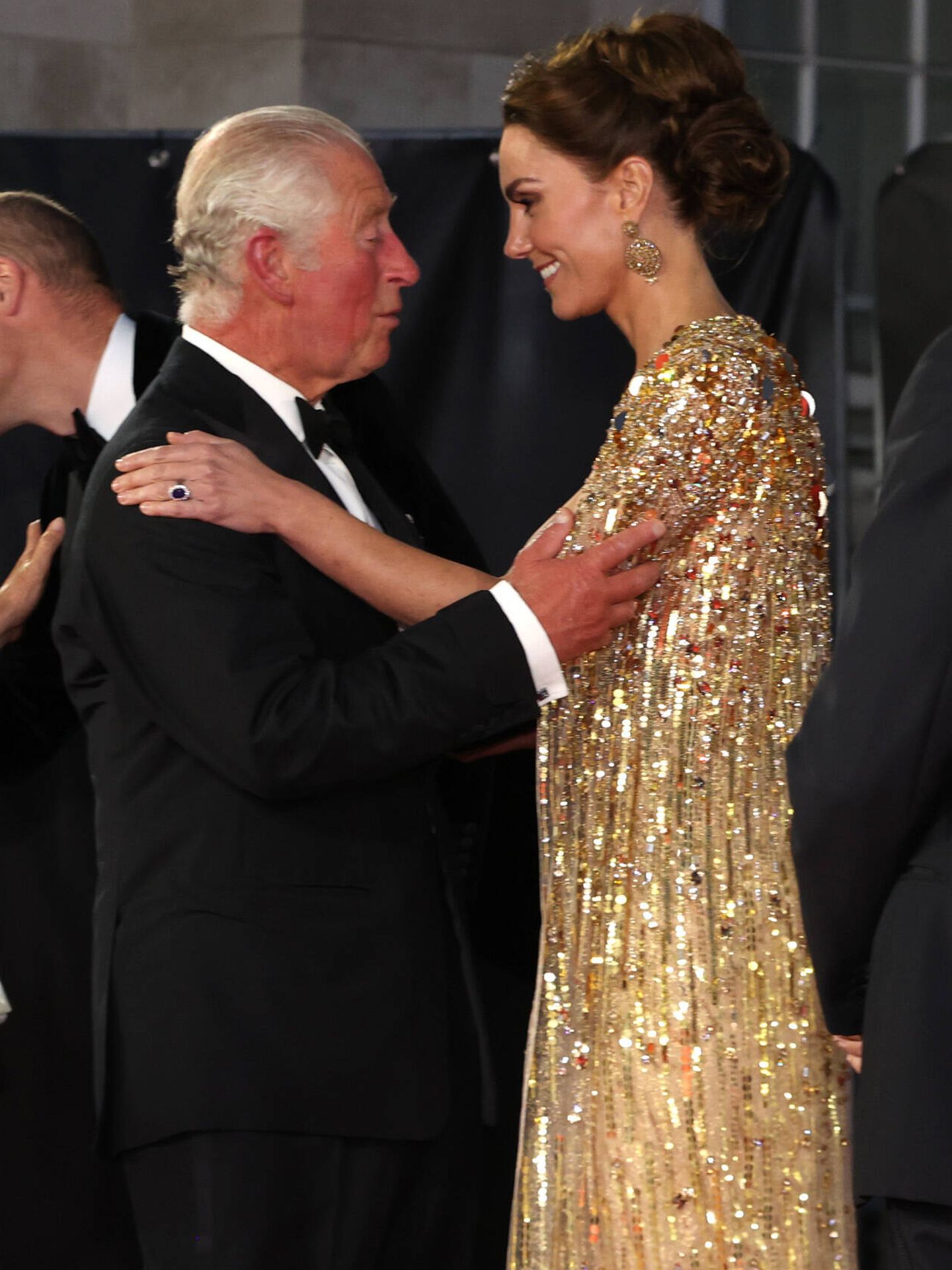 El rey Carlos III, junto a su nuera Kate. (Reuters)