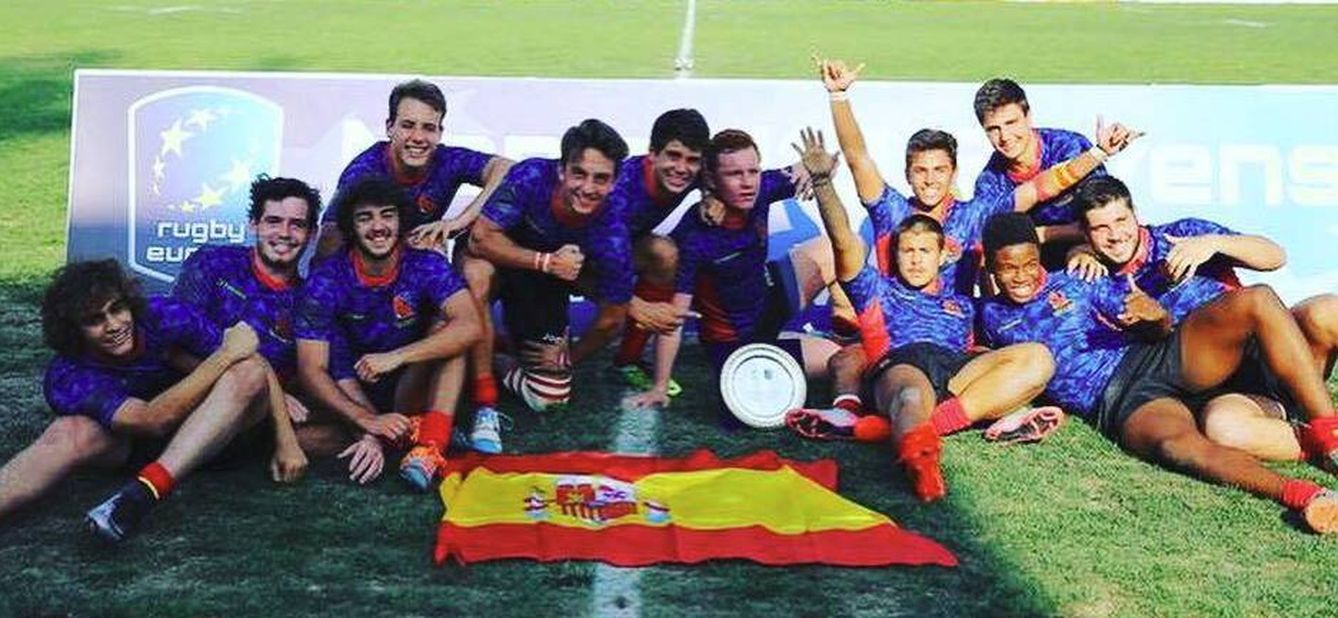 Samu Ezeala con sus compañeros de España en el Europeo Sub 18 que ganaron en 2016.