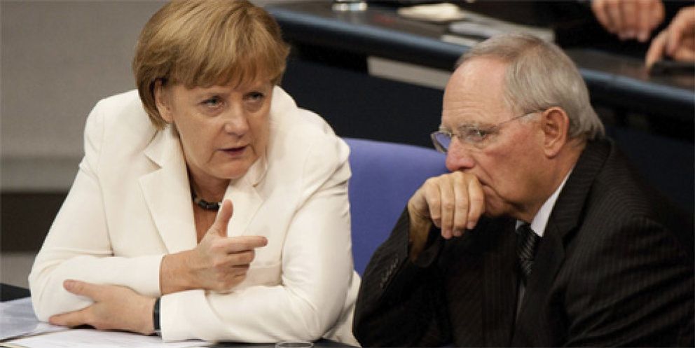 Foto: La izquierda y la derecha le hacen un ‘sándwich’ a Merkel: no al rescate de la banca española