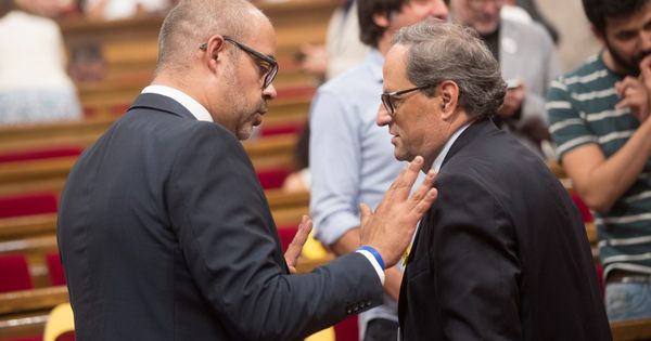 Foto: El presidente de la Generalitat, Quim Torra, y el 'conseller' de Interior, Miquel Buch. (EFE)