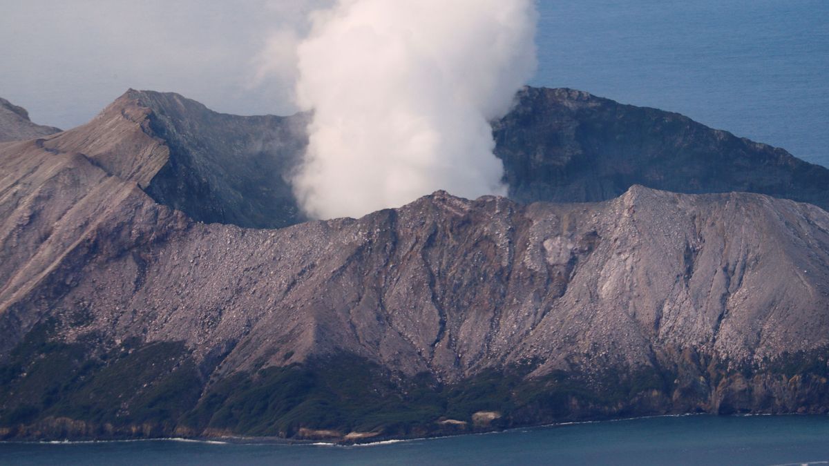 Ascienden a 18 los muertos por la erupción del volcán Whakaari (Nueva Zelanda)