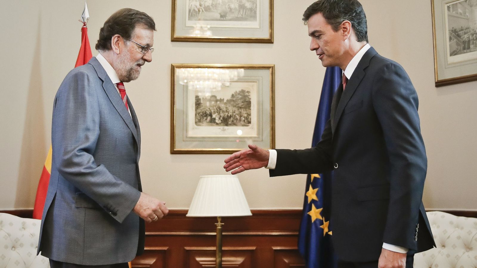 Foto: El presidente del Gobierno en funciones, Mariano Rajoy, y el secretario general del PSOE, Pedro Sánchez. (Efe) 