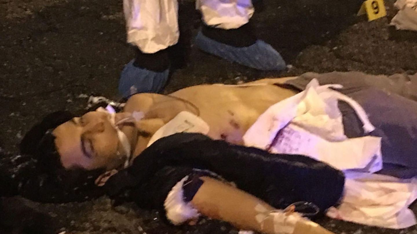 El cuerpo sin vida de Anis Amri yace en el suelo tras ser abatido en Milán (EFE)
