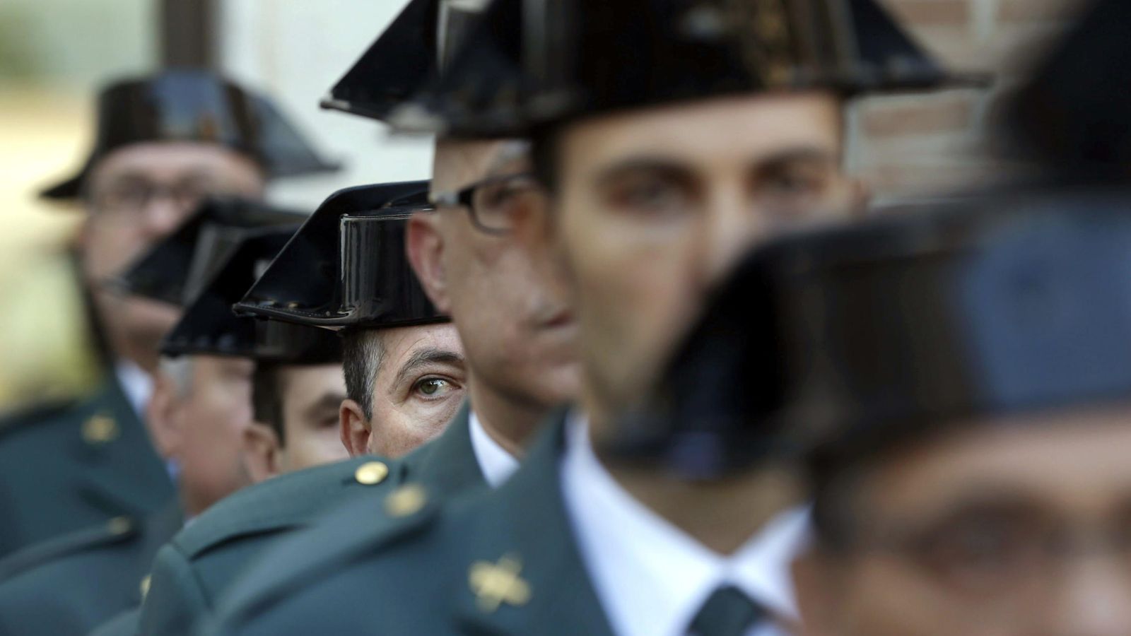 Foto: Guardias civiles durante los actos de conmemoración de la festividad de la Virgen del Pilar en Barcelona en 2014. (EFE)