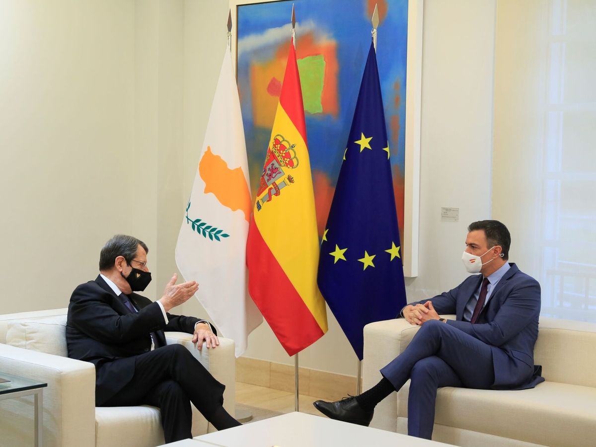 Foto: Pedro Sánchez recibe al presidente de Chipre, Nikos Anastasiadis. (EFE/Fernando Alvarado)