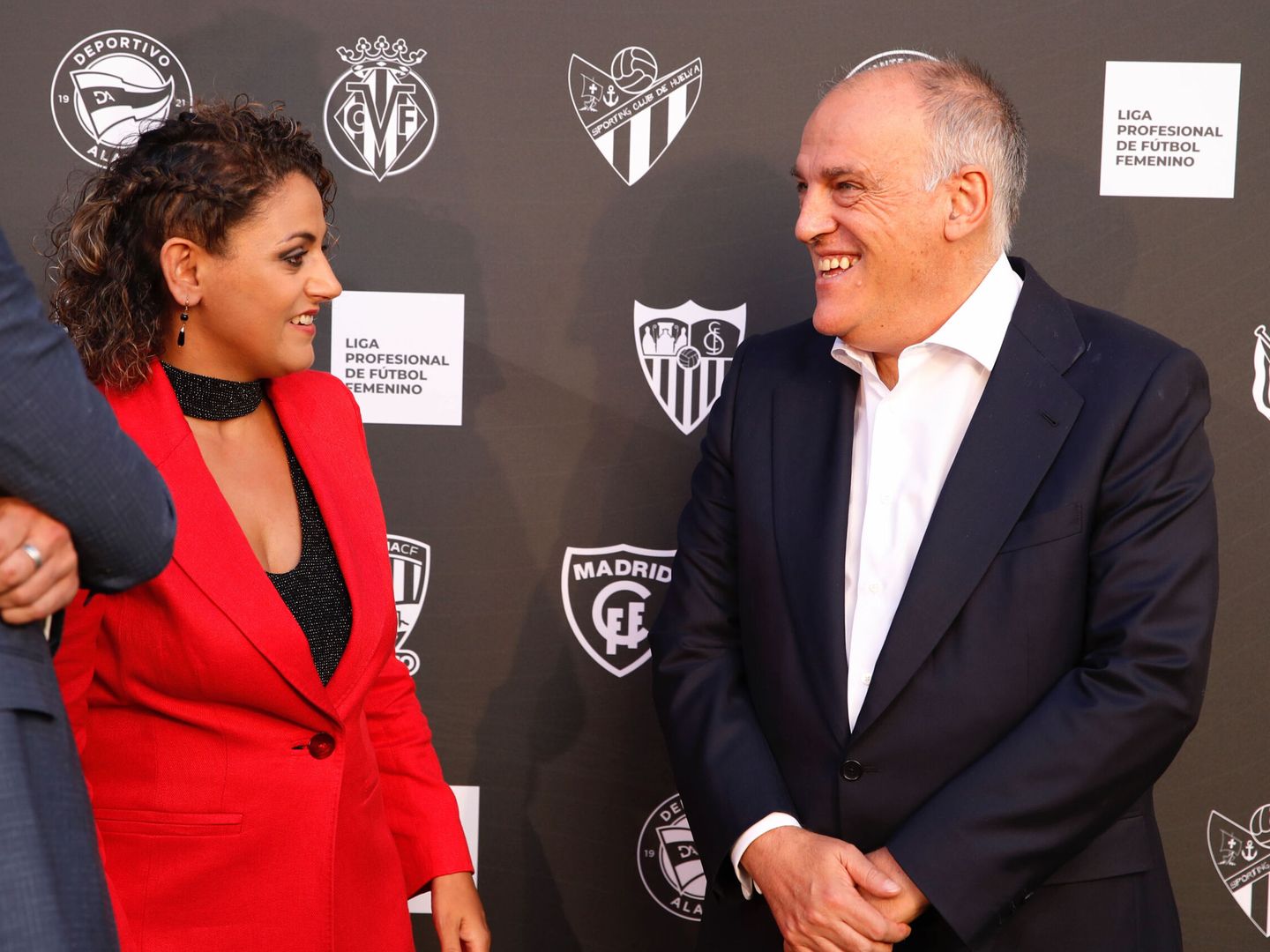 La presidenta de la Liga F, Beatriz Álvarez Mesa, y el de LaLiga, Javier Tebas. (EFE/ Javier López) 