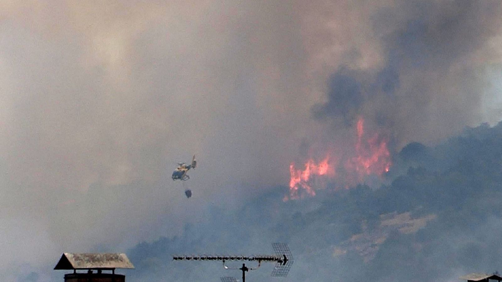 Foto: Incendio declarado en el municipio de Almorox en Toledo, este fin de semana. (Efe)