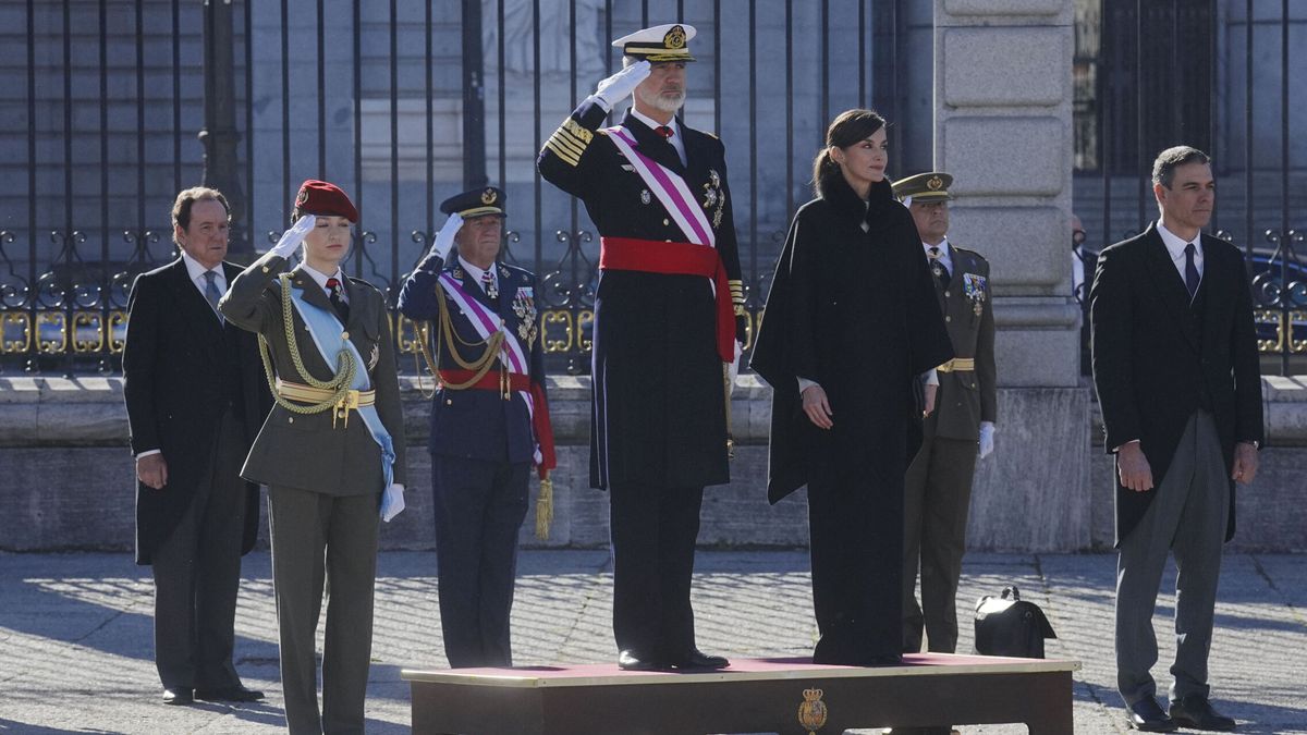 Felipe VI ensalza el "papel fundamental" de las Fuerzas Armadas como garante de la democracia