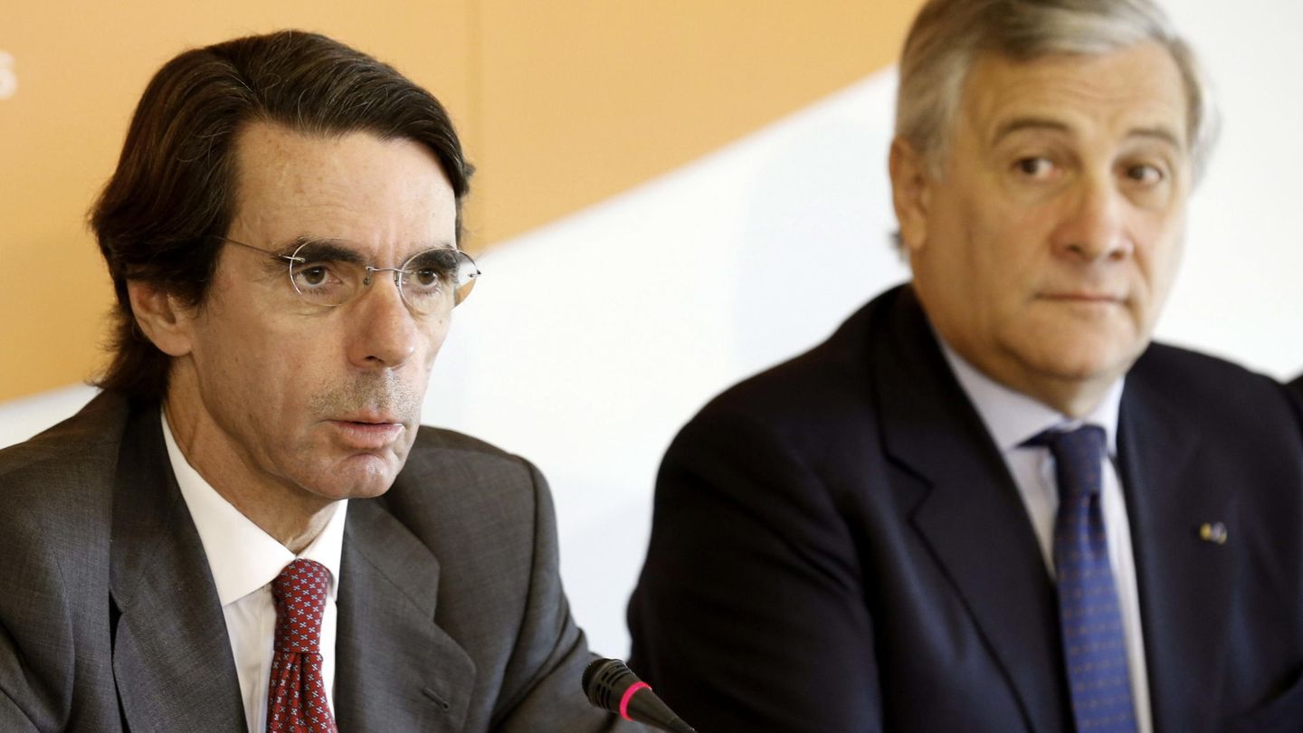 Antonio Tajani con José María Aznar durante un acto en la FAES (EFE)