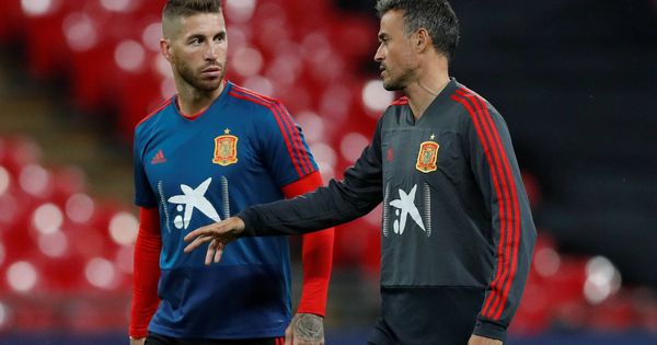Foto: Ramos y Luis Enrique hablan en un entrenamiento. (Reuters) 