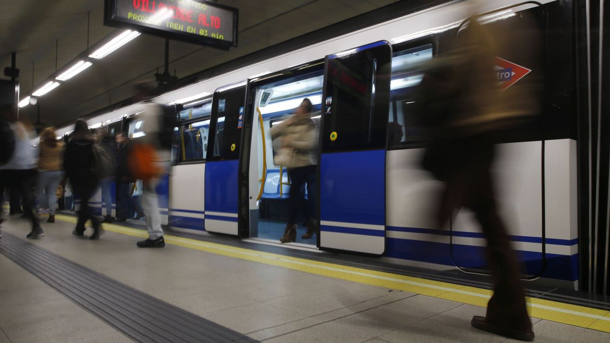 Carmena ofrece 150 millones a la Comunidad para recomprar el Metro de Madrid
