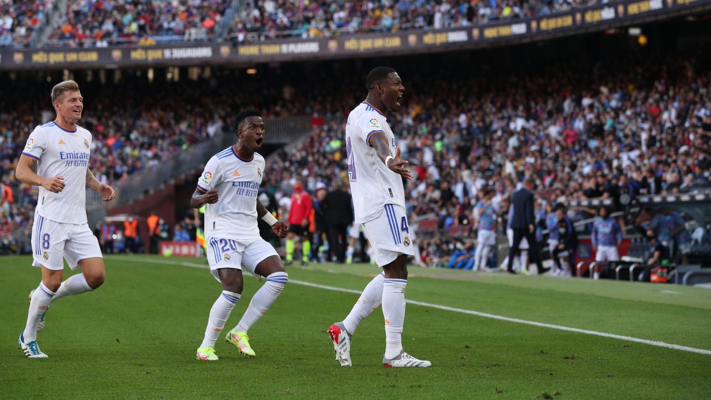 Alaba culminó un gran contragolpe del Real Madrid. (Reuters)