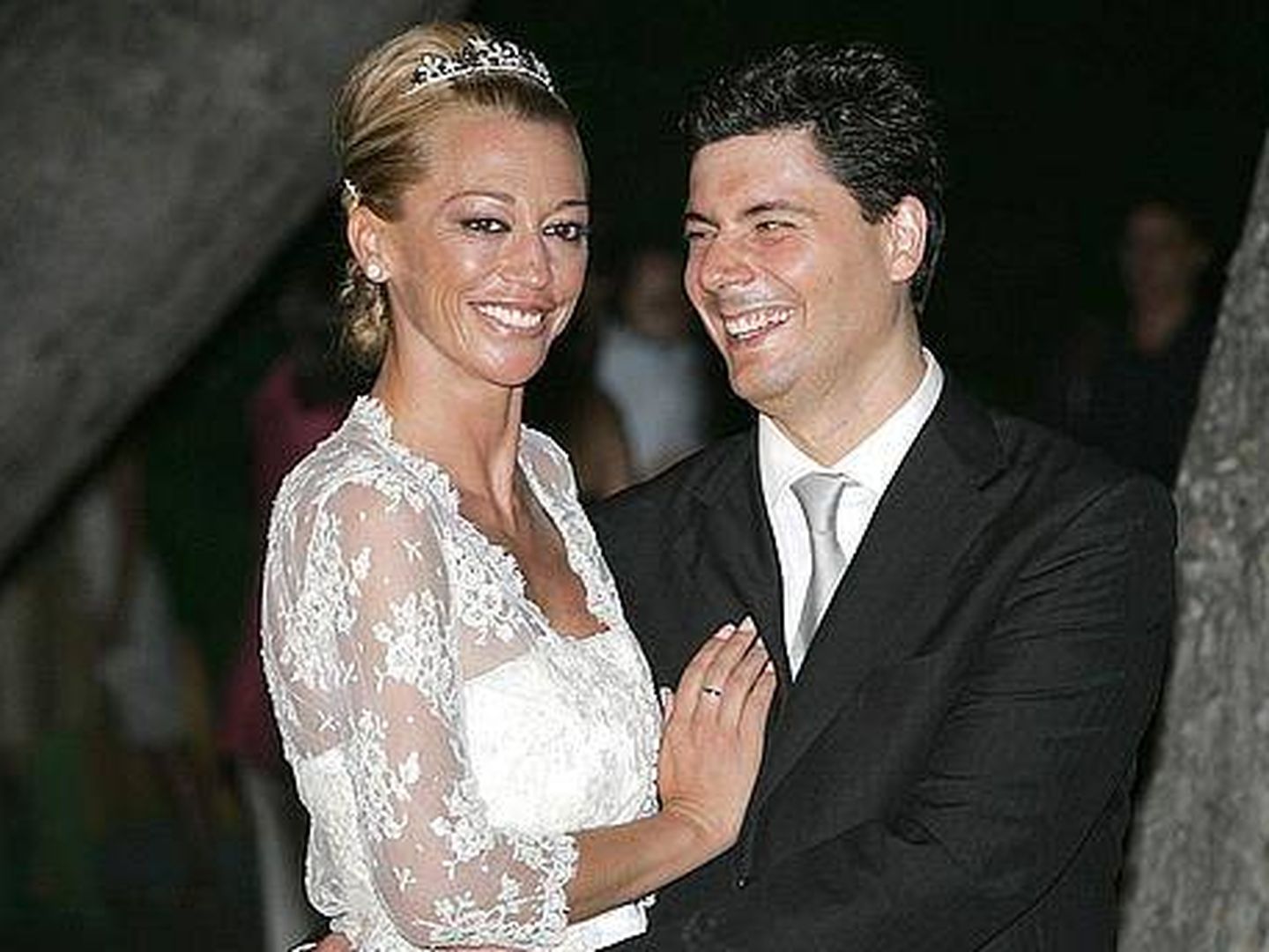 Belén Esteban y Fran Álvarez, en su boda. (Telecinco)