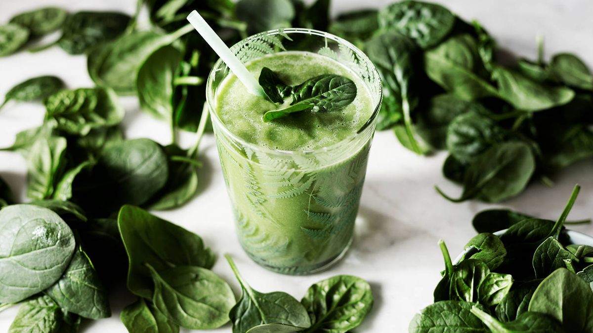 Batido verde multivitamínico: un cóctel saludable para tus desayunos