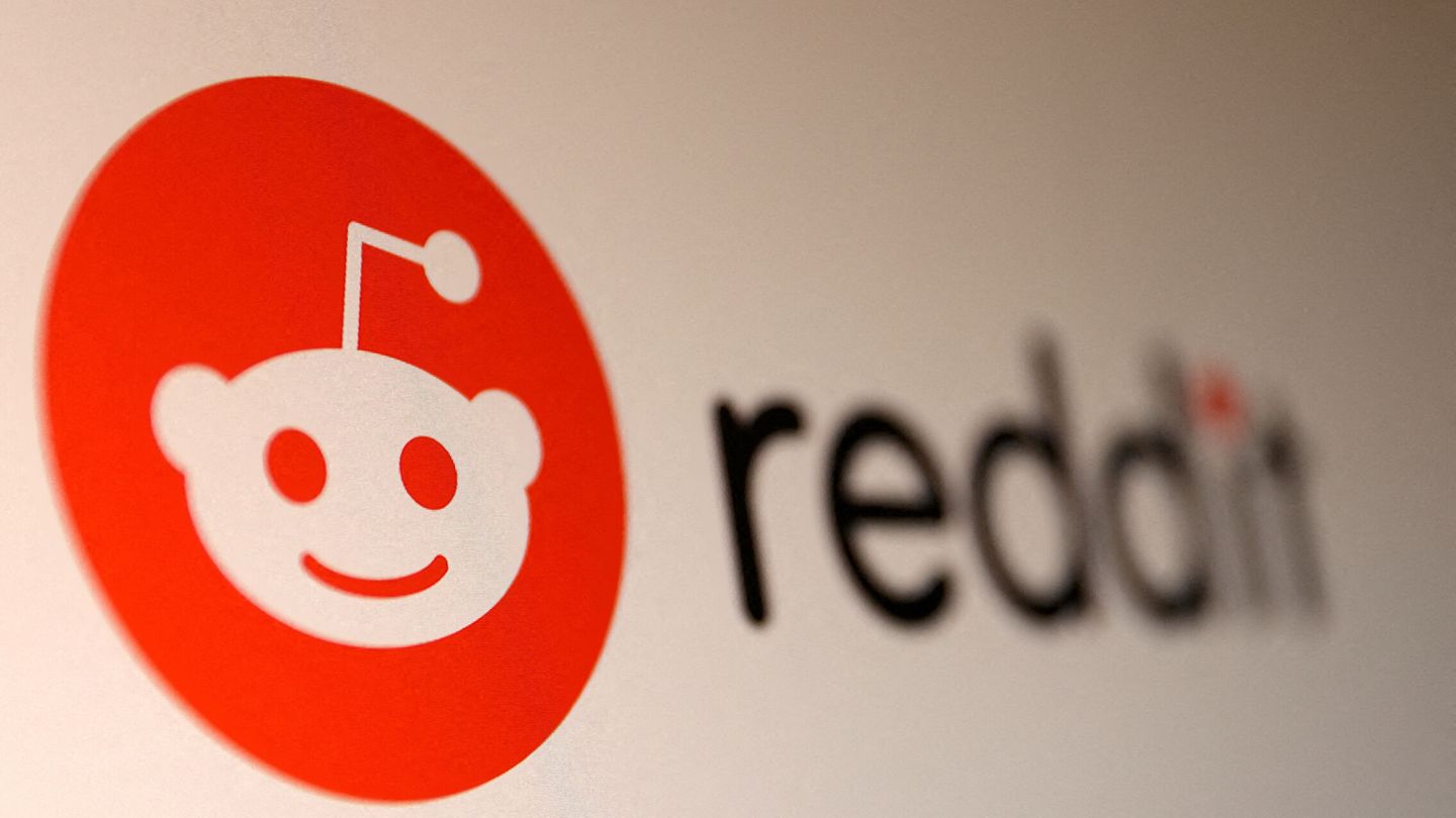 Logo de Reddit en una de sus oficinas. 