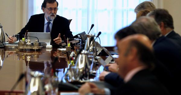 Foto: El jefe del Ejecutivo, Mariano Rajoy, en una reunión del Consejo de Ministros. (EFE) 