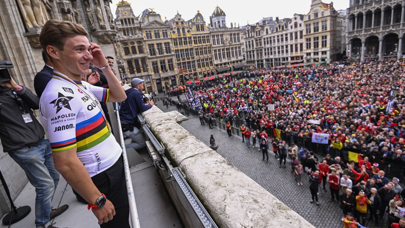 Foto: Evenepoel celebra en Bélgica su campeonato del mundo. (EFE/Lauri Dieffmbacq)