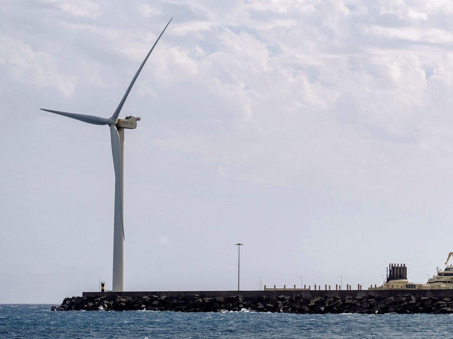 La energía eólica marina es una de las mejores opciones del archipiélago canario. (EFE)