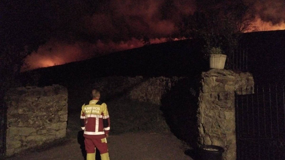 Cantabria registra trece incendios forestales y activa la fase de preemergencia