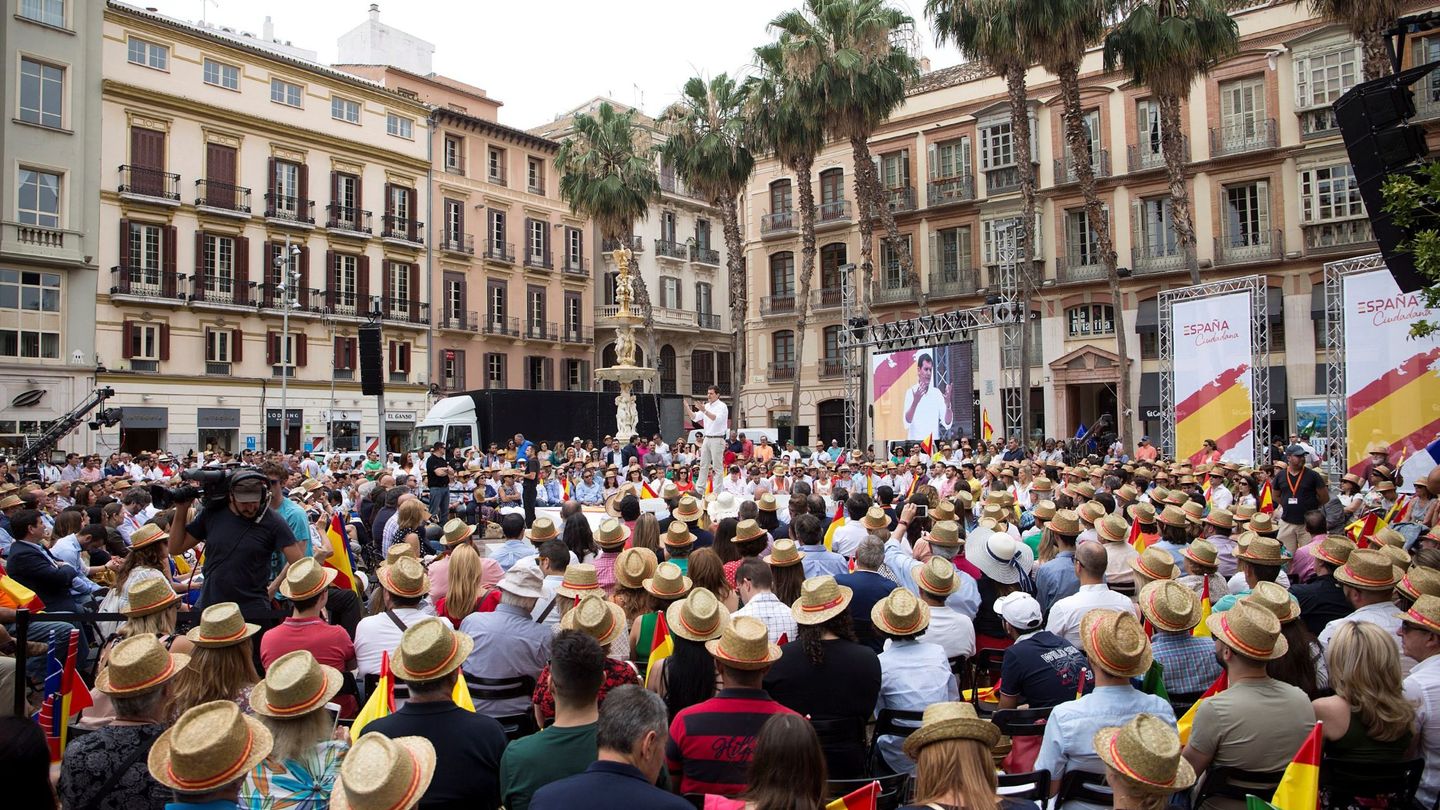 En torno a 4.000 personas se congregan en Málaga en el acto de 'Plataforma Ciudadana'. (EFE)