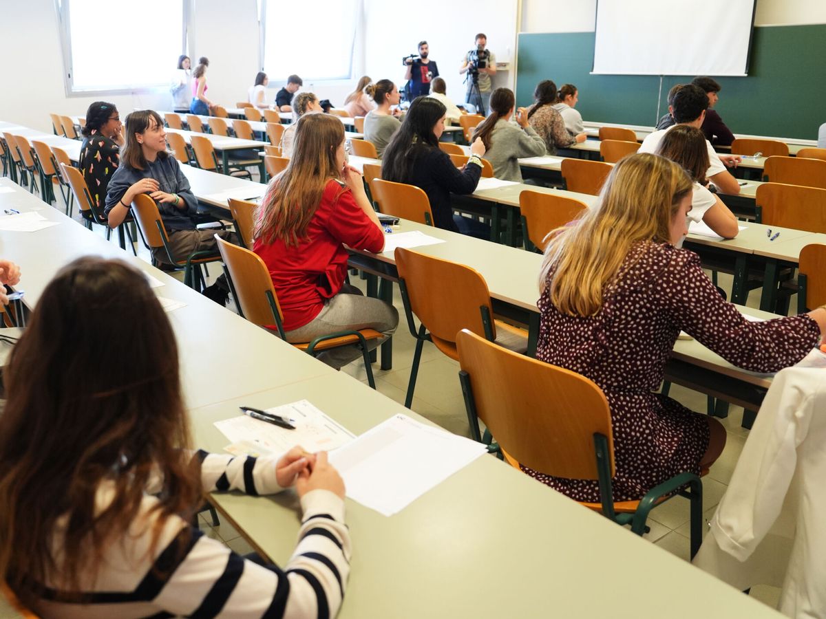 Foto: Un total de 3.186 estudiantes se han examinado en Cantabria de la EBAU. (Europa Press/Juanma Serrano)