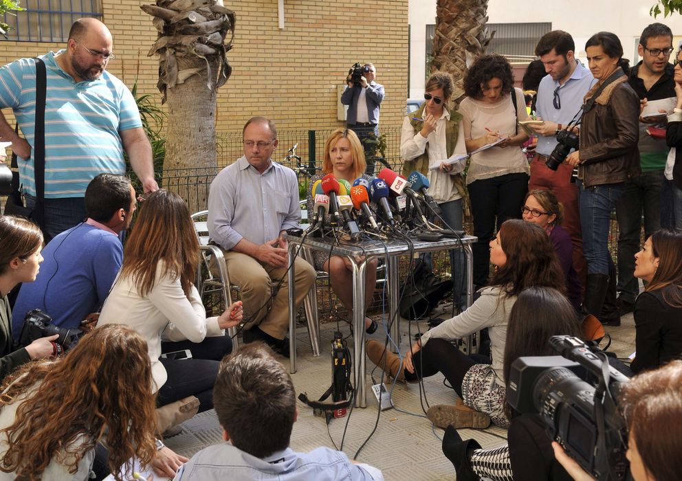 Foto: Los padres de Marta del Castillo durante la rueda de prensa (Efe)