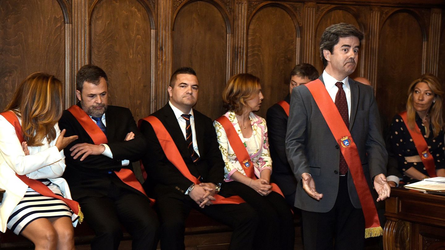 Luis Felipe (PSOE) acogió con sorpresa el resultado ante Ana Alós y José Luis Cadena. (EFE)