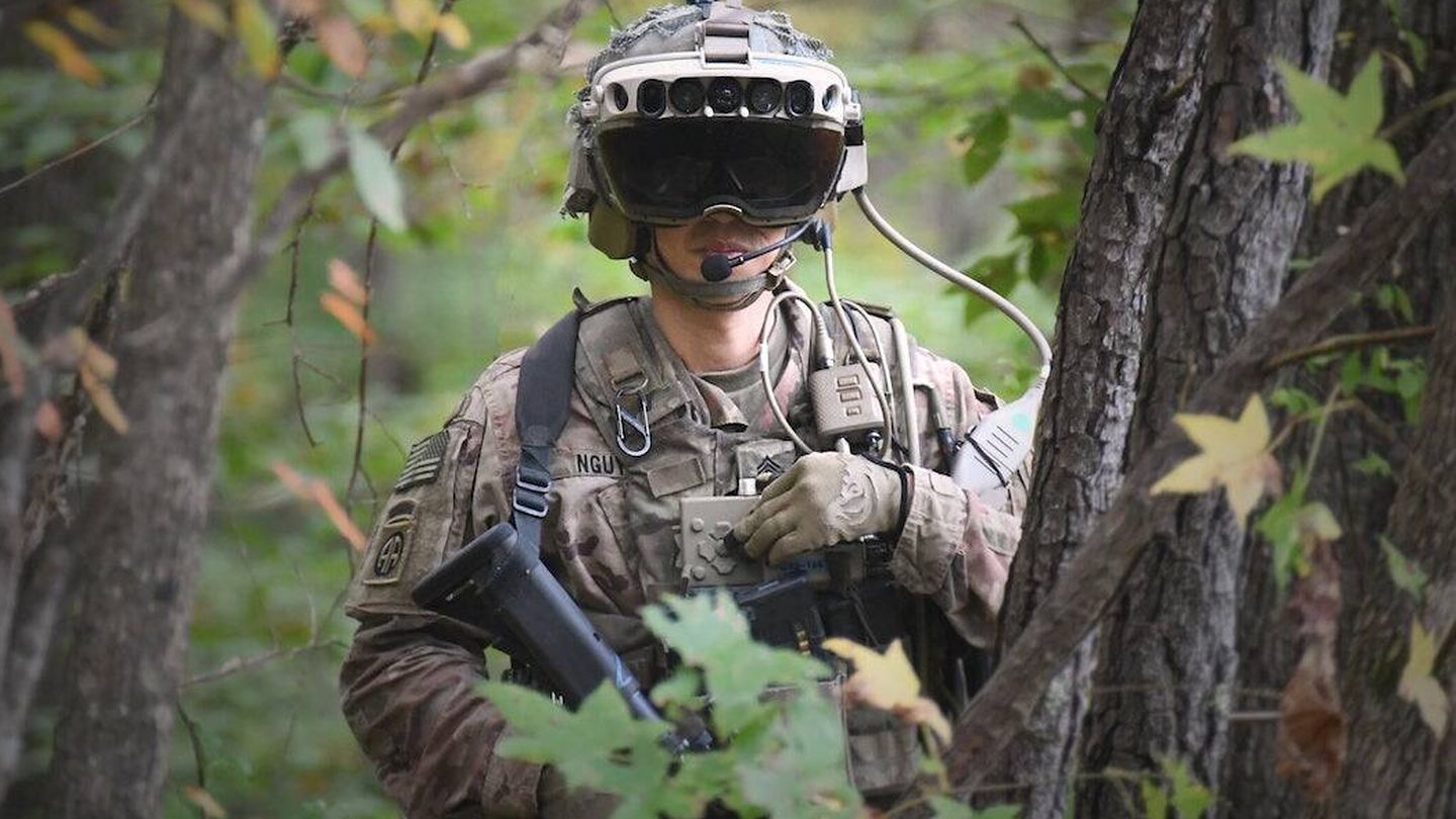 El Ejército norteamericano está interesado en usar sistemas hápticos para entrenamiento. En la imagen, un soldado americano con gafas de realidad aumentada. (US Army)