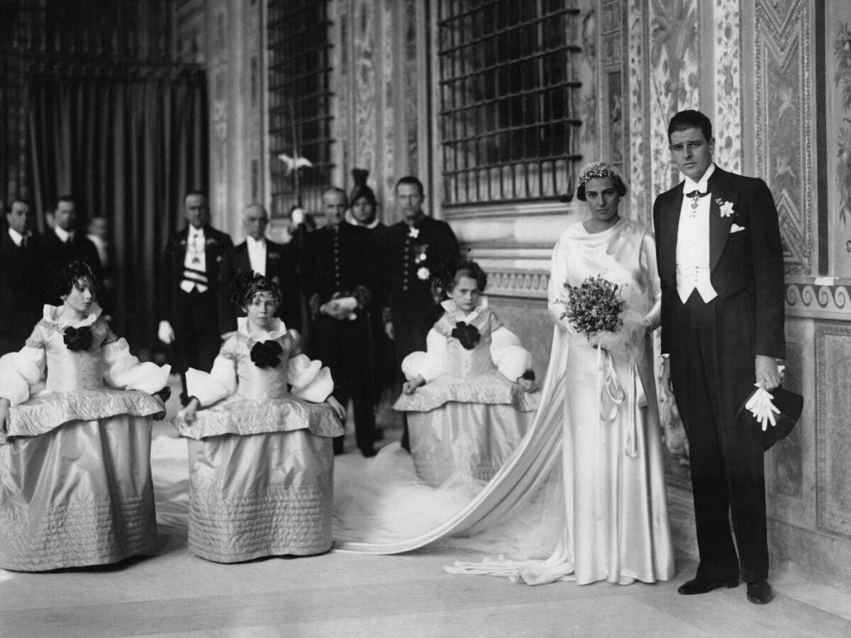 Foto: La boda de la infanta Beatriz con Alessandro Torlonia, V príncipe de Citivella Cessi. (Getty)