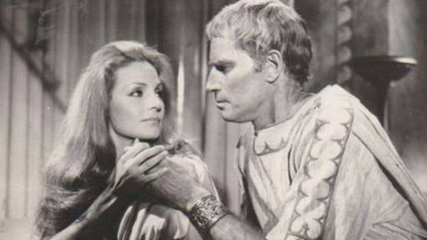 Carmen Sevilla y Charlton Heston, en 'Marco Antonio y Cleopatra'. (Rank Organisation)