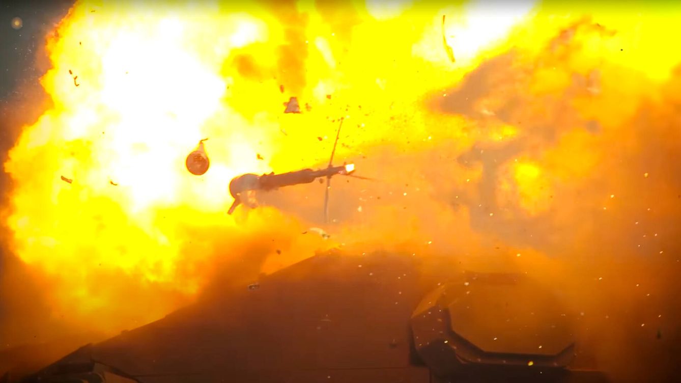 Foto: Un ejemplo del sistema Trophy de un tanque Merkava destruyendo una granada antitanque antes de que toque el carro de combate. (Rafael Defense Systems)