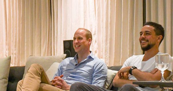 Foto: El príncipe William y el príncipe Hussein de Jordania, viendo el fútbol. (Kensington Palace)