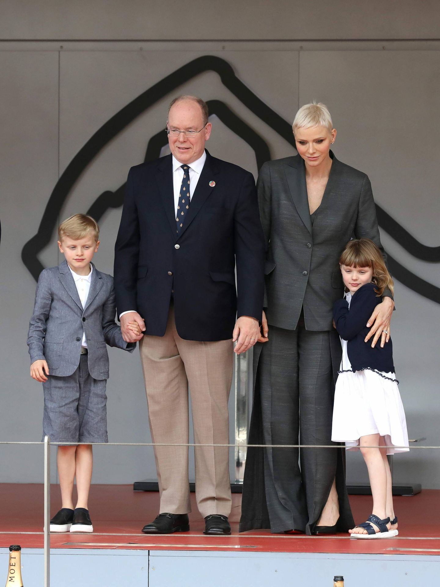 Charlène de Mónaco, con su familia en su primera reaparición en un acto oficial. (Cordon Press)