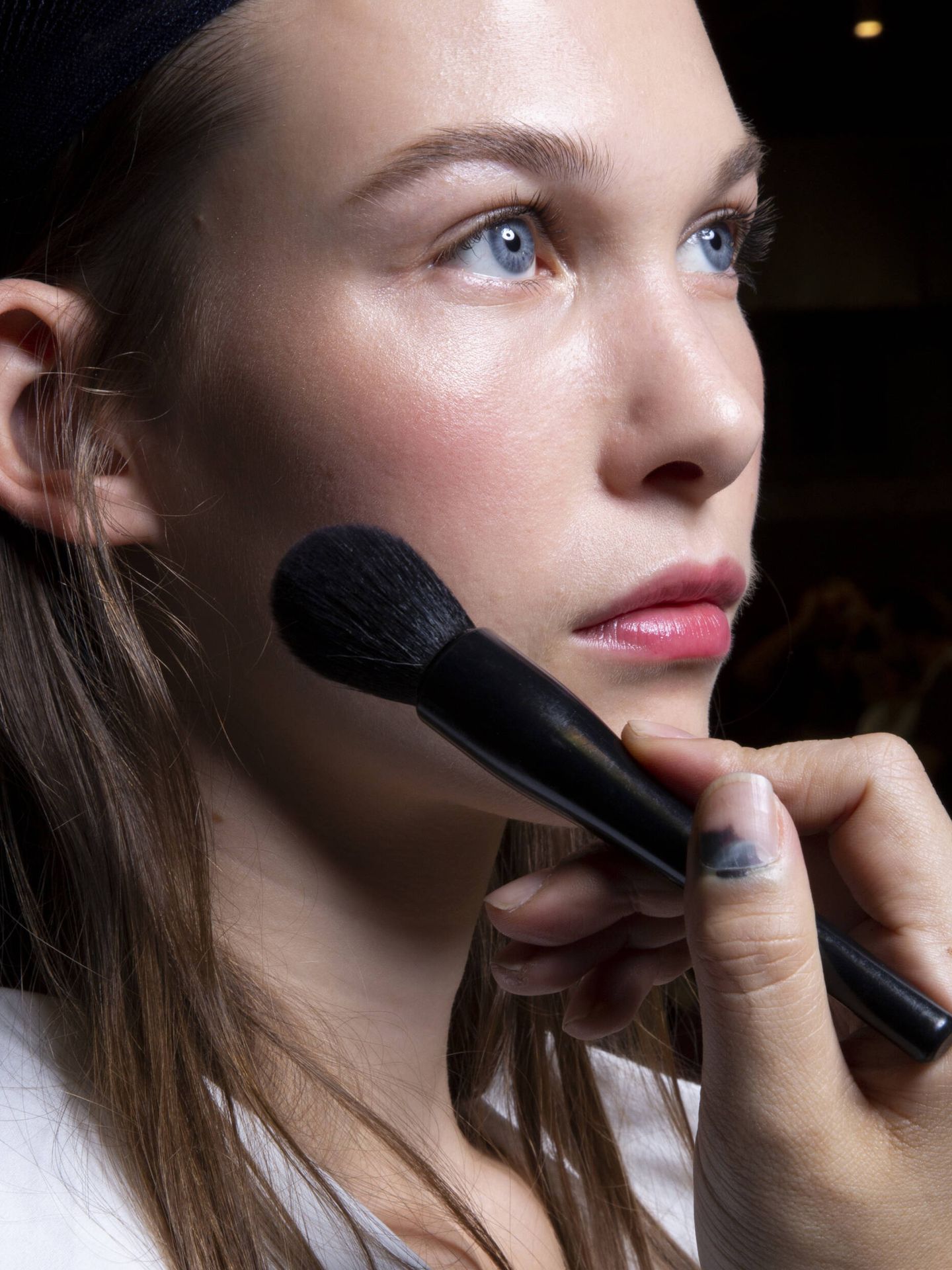 El cepillado a diario de la piel ayuda a mejorar la apariencia de los poros o devolver la luminosidad, entre otros beneficios. (Imaxtree)