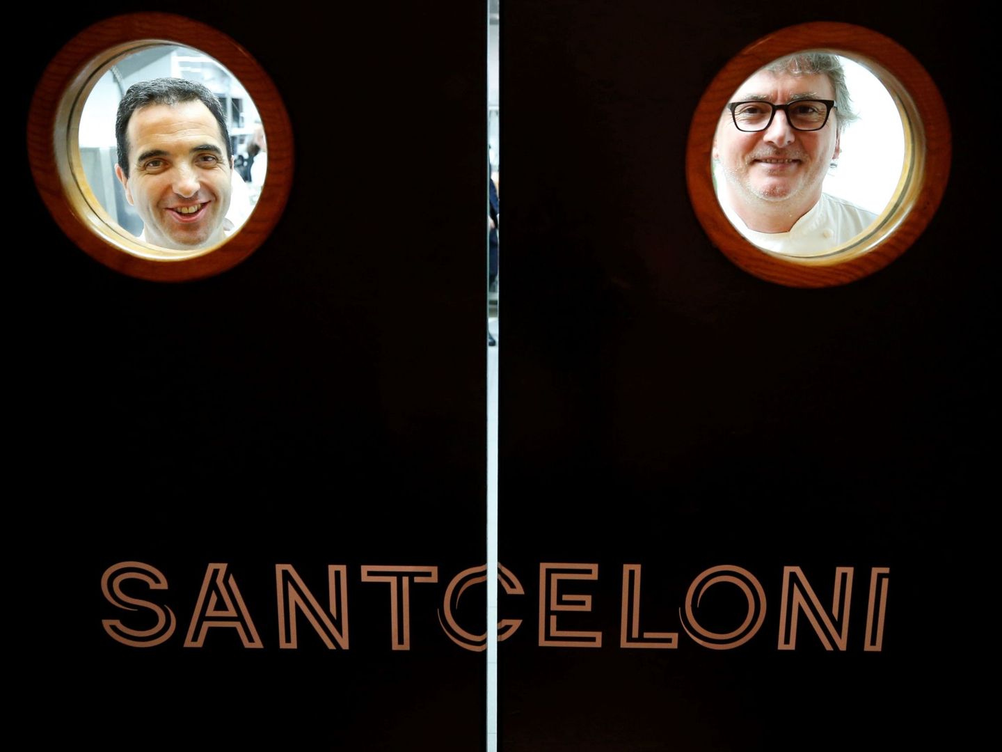 Óscar Velasco y Andoni Luis Aduriz posan en el desaparecido Santceloni. (EFE)