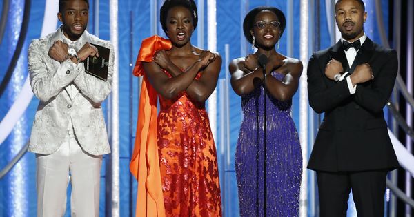 Foto: Los actores Chadwick Boseman, Danai Gurira, Lupita Nyong’o y Michael B. Jordan haciendo el saludo de moda en Hollywood. (Reuters)
