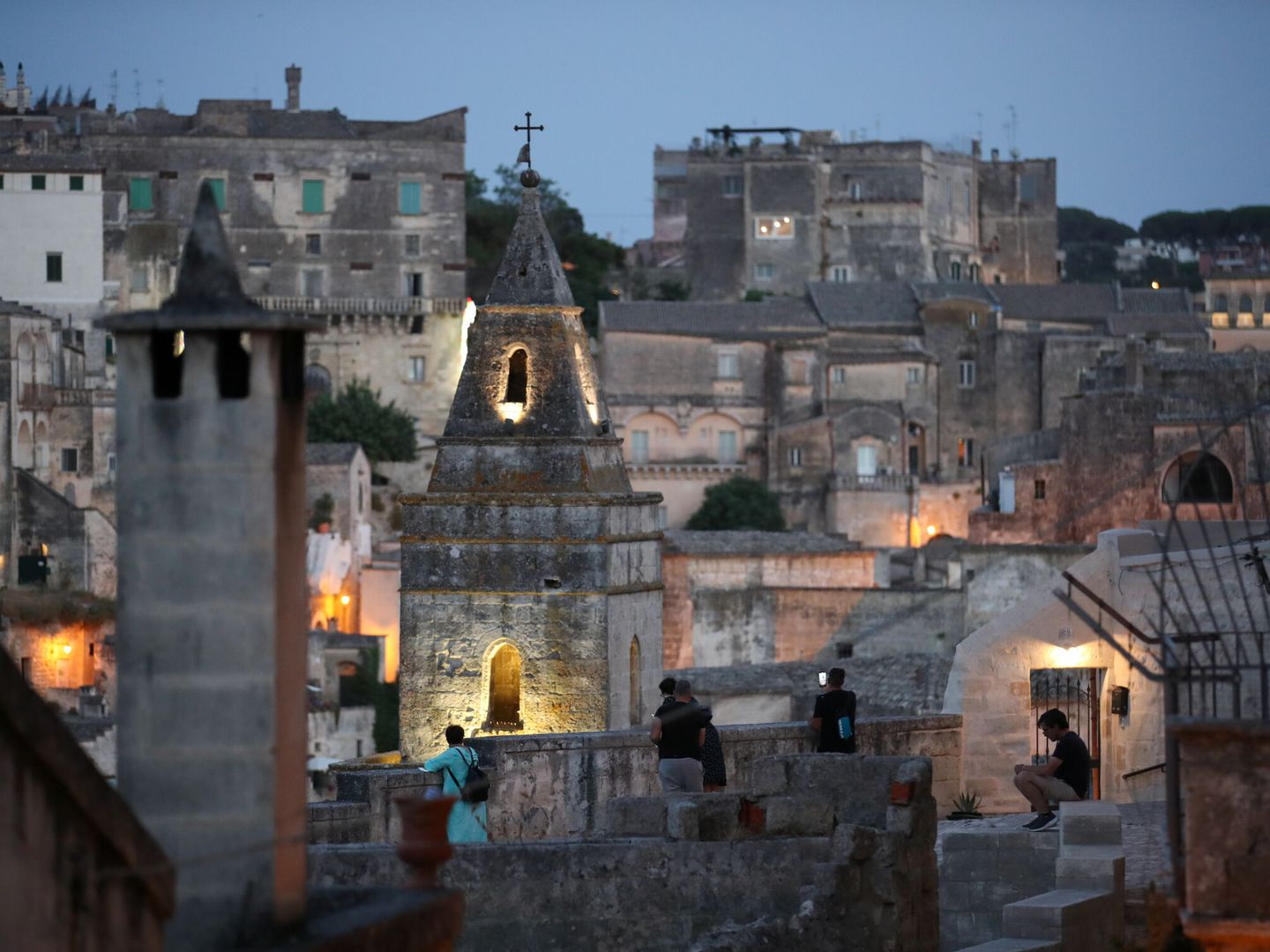 Turistas pasean por Sassi di Matera. (Reuters/Yara Nardi)