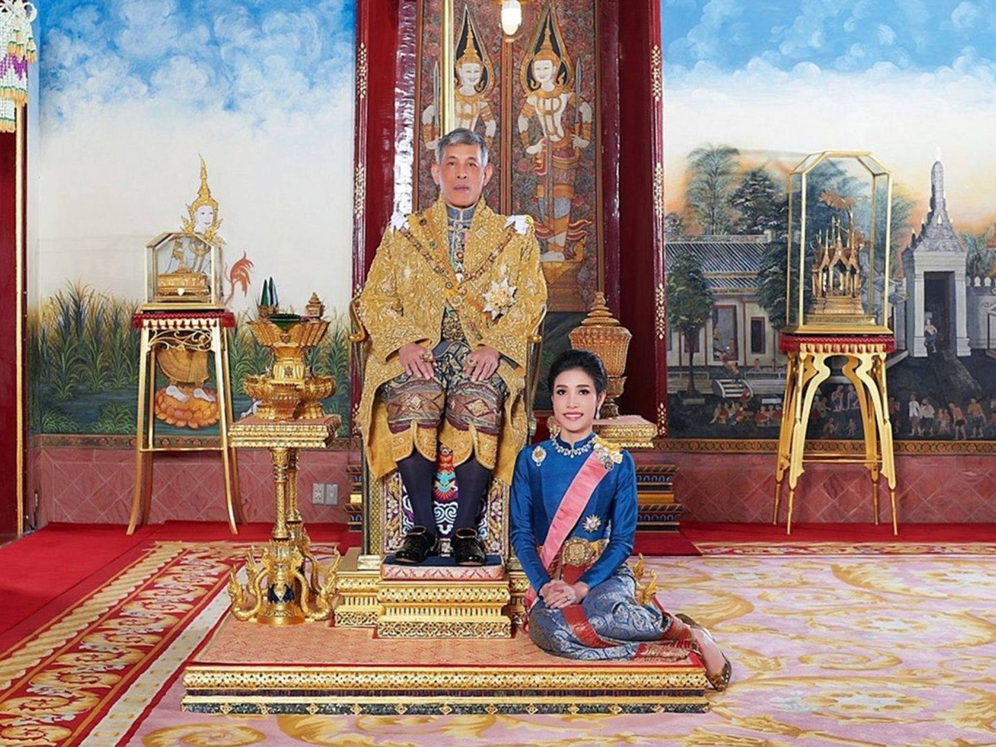 Rama X y su concubina oficial. (Palacio real de Tailandia)