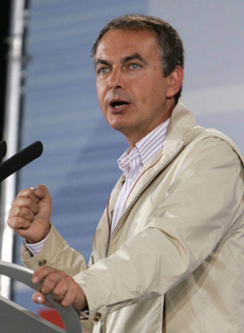 Foto: Zapatero quiere ganar al PP con sus propias armas y se apropia de la marca ‘España’ de cara a las elecciones