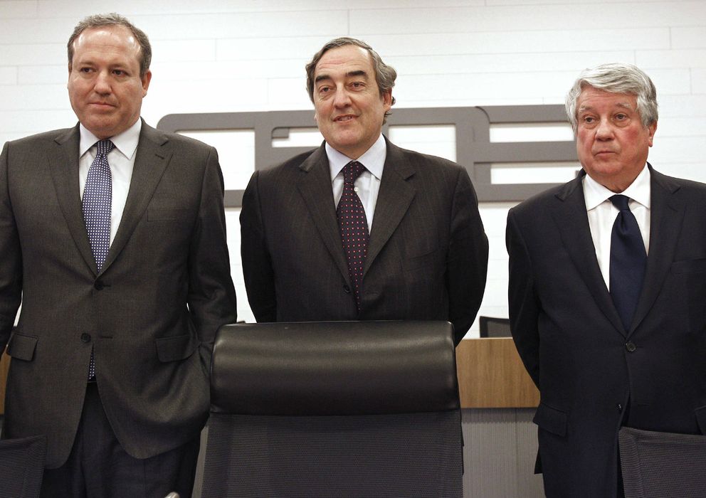 Foto: Juan Rosell, presidente de la CEOE (izq.), y Arturo Fernández, presidente de la patronal madrileña (EFE)