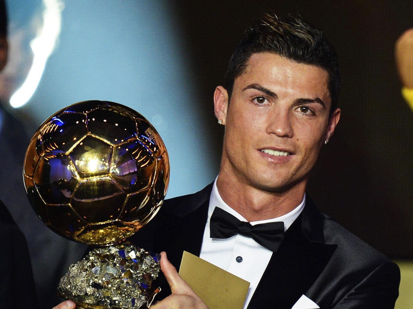 Cristiano con su Balón de Oro.