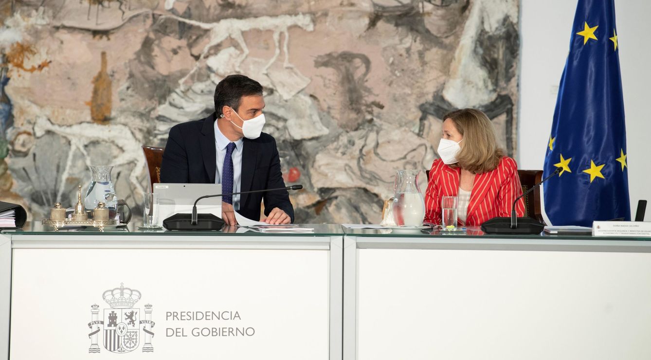 Pedro Sánchez y Nadia Calviño, en el Consejo de Ministros.