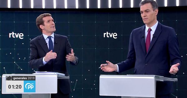 Foto: Pablo Casado (PP) y Pedro Sánchez (PSOE) durante el debate a cuatro de RTVE (Reuters)