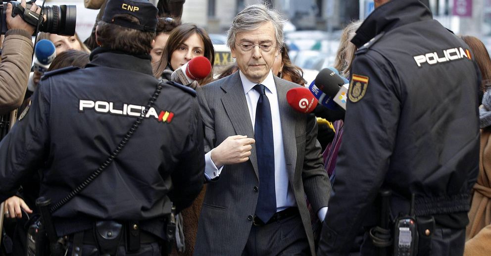 El exdiputado del PP Jorge Trías a su llegada a la sede de la Fiscalía Anticorrupción. (EFE)