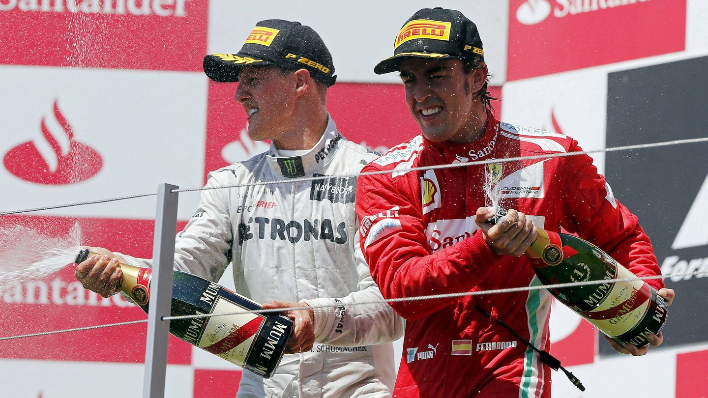 Alonso y Schumacher durante el GP de Europa. (EFE)