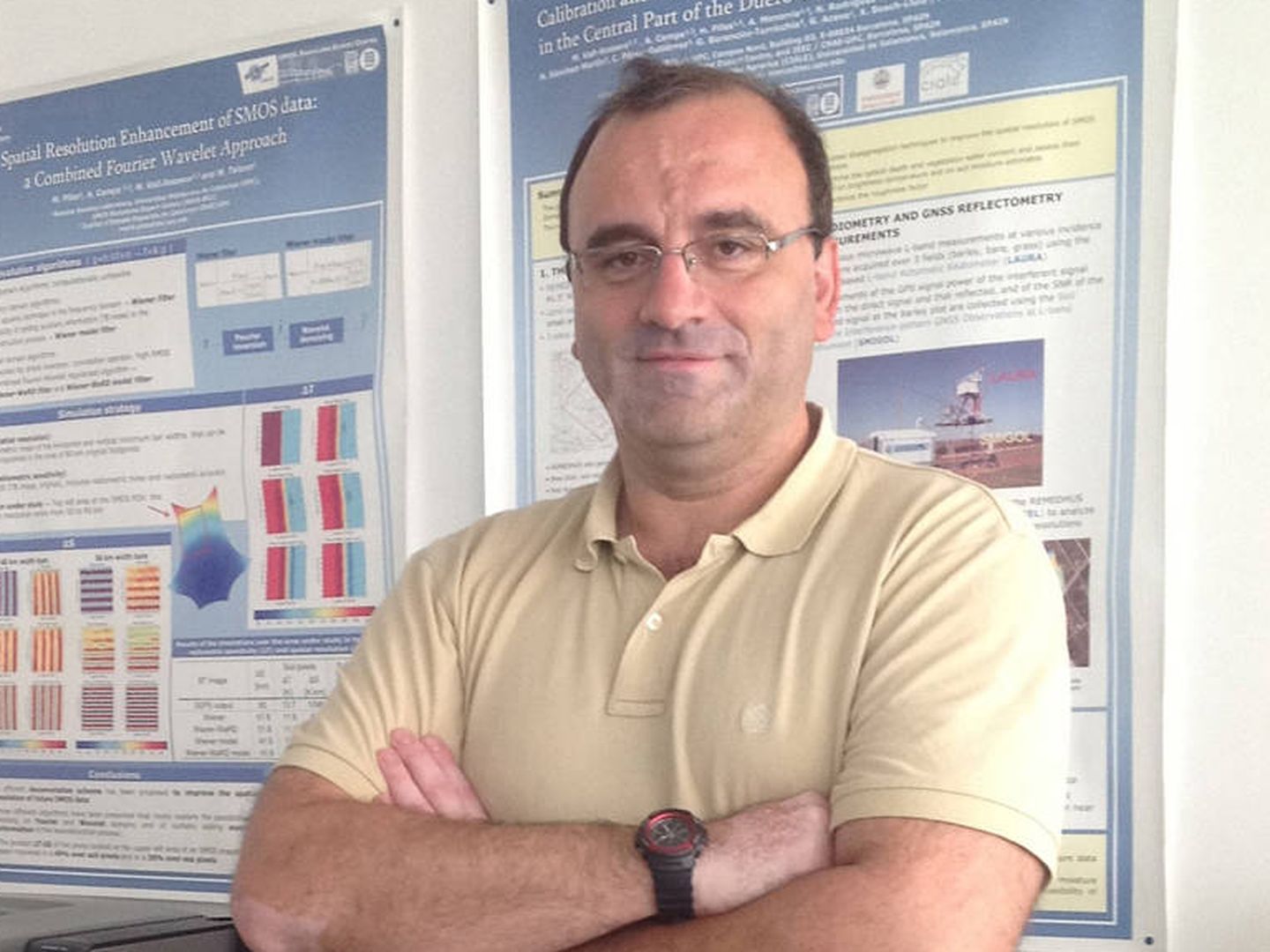 Turiel, en su despacho del Institut de Ciències del Mar, en Barcelona. (A. T.)