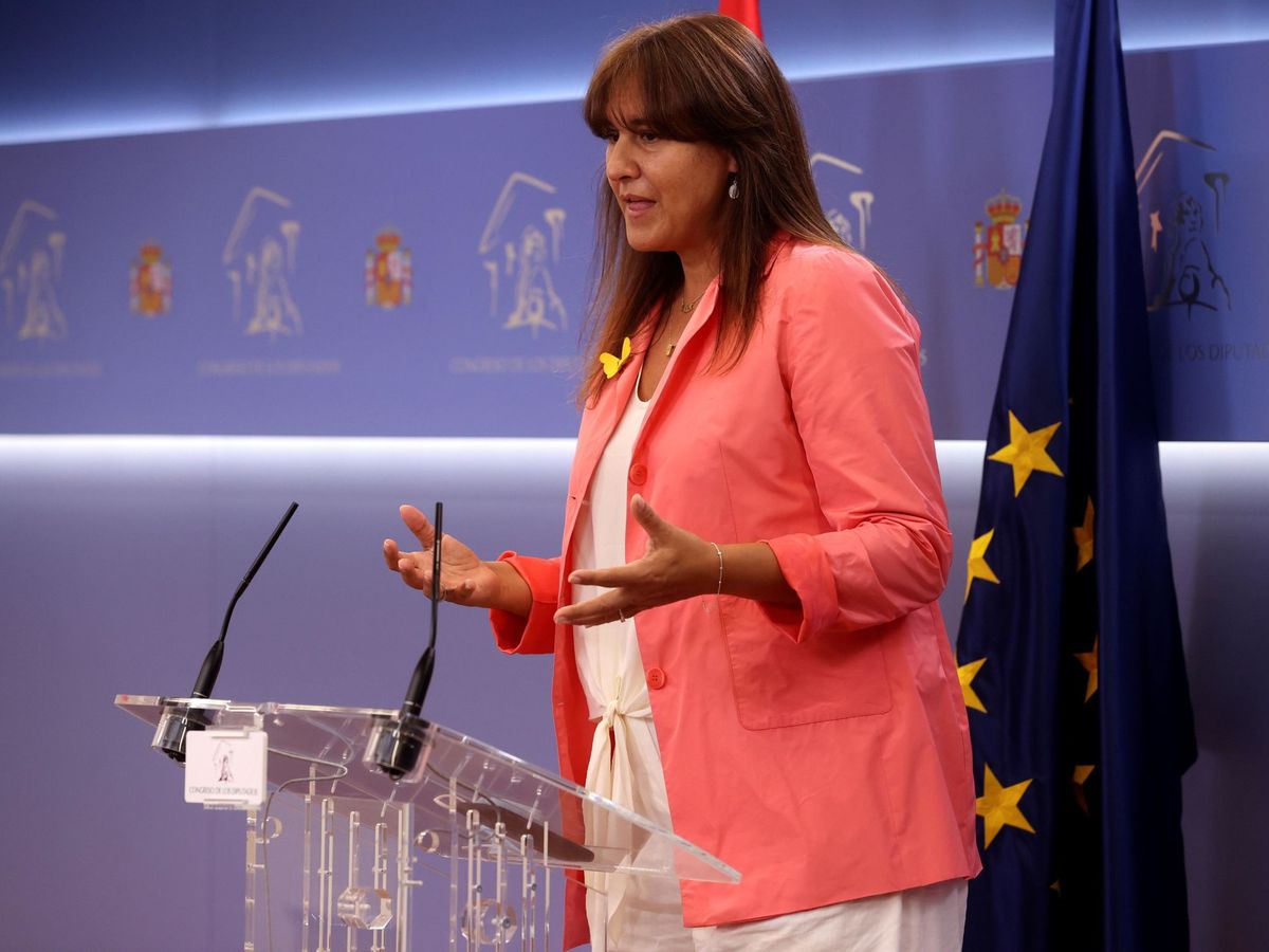Foto: La diputada de Junts per Catalunya Laura Borràs, en rueda de prensa en el Congreso tras reunirse con la vicepresidenta Carmen Calvo. (EFE)